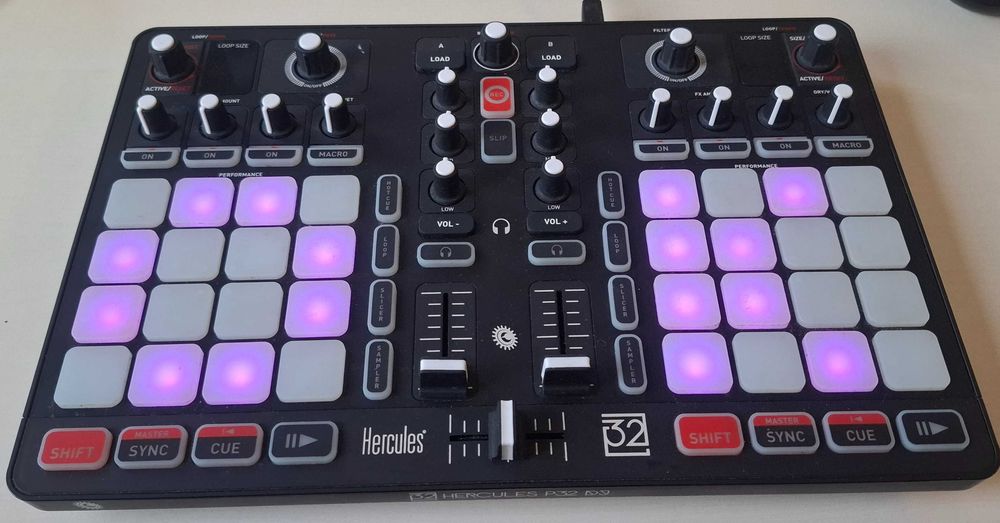 Hercules P32 DJ kontroler