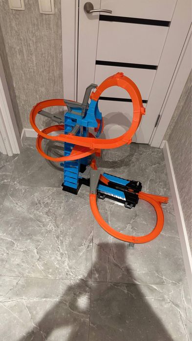 Hot Wheels трек Хмарочос з автоматичним пусковим механізмом