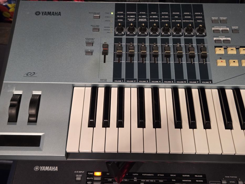 Yamaha motif xs 7 + case + 1GB RAM