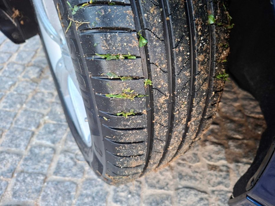 Bmw 116D com estofos em pele