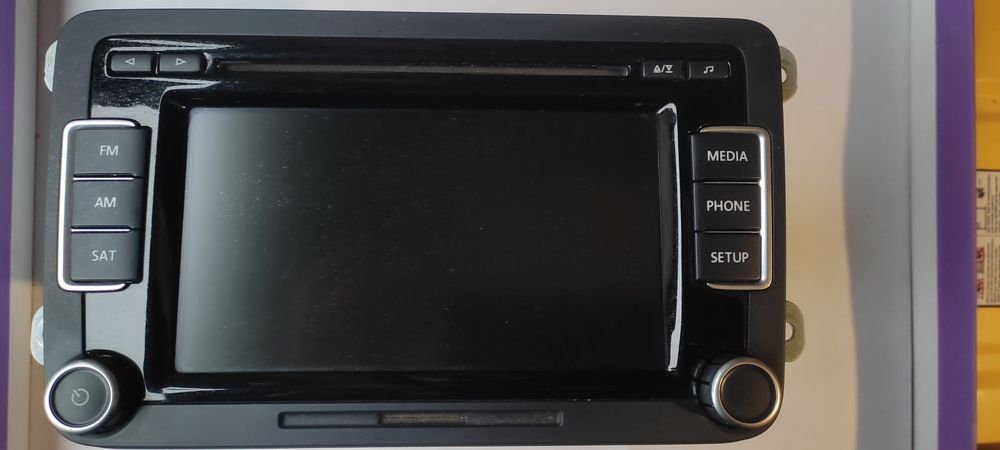 Оригінальна штатна магнітола Volkswagen Passat B7 2013 року