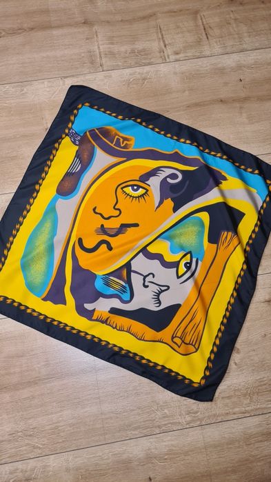 Chusta w stylu Salvador Dali.  Twarz. Wąs.