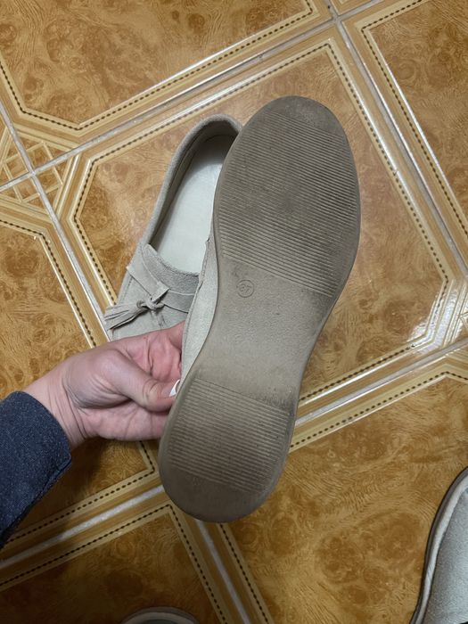 Замшеві бежеві лофери