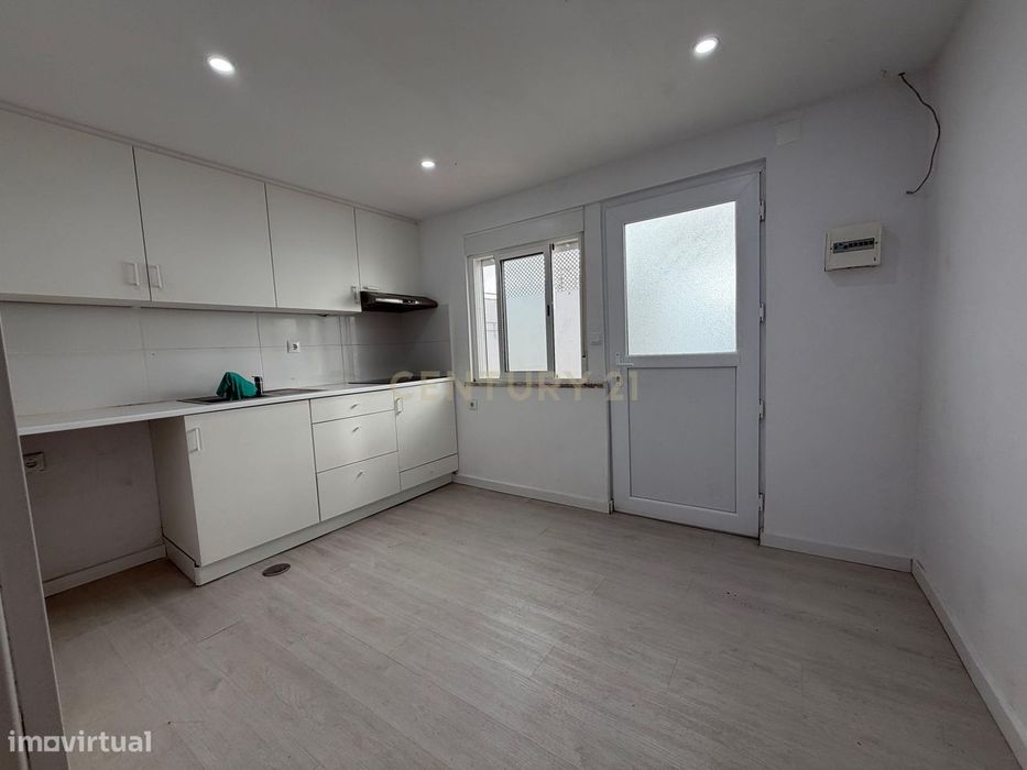 Moradia T2 no Feijó (Bairro Bento Gonçalves)  + Anexo T1