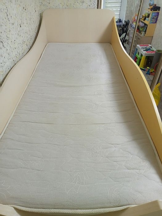 Продам двухуровневую кровать