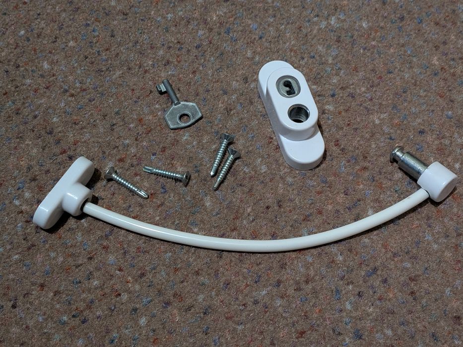 Blokada okienna linkowa (zabezpieczenie dla dzieci i zwierząt) – 2 szt