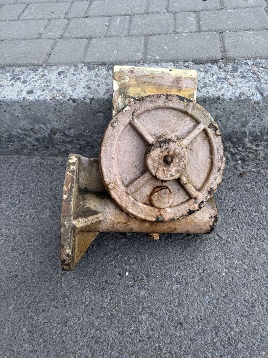 Кутовий редуктор