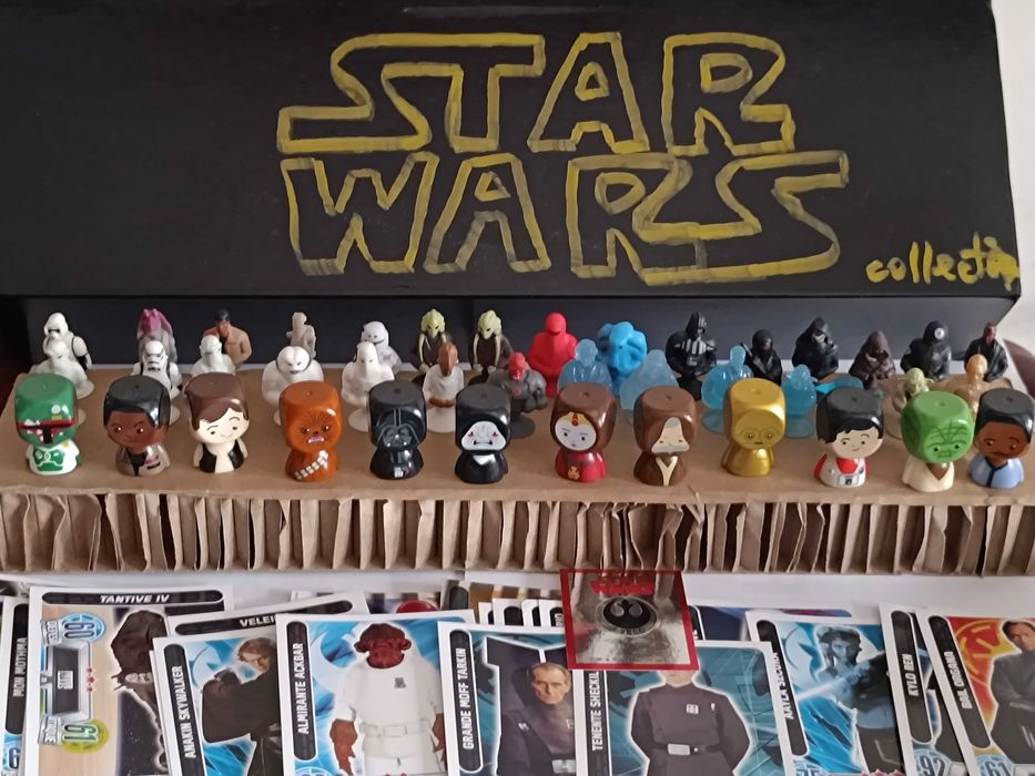 Conjunto de Bonecos e cartas Star Wars
