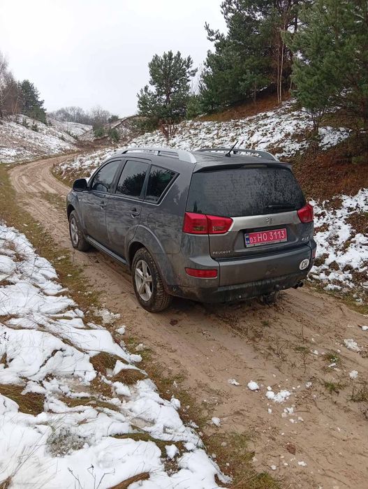 Peugeot 4007 2011 року