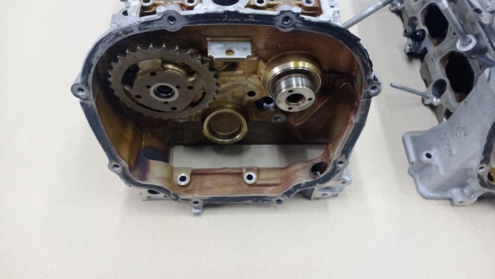 Головка крышка Audi Q7 Q5 A8 A7 A6 A5 A4 Touareg 06E103066M 06E103065L