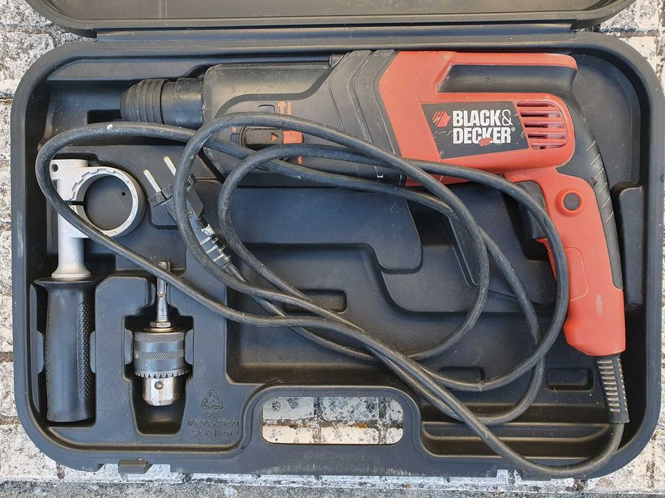 Berbequim / martelo sds Black Decker modelo KD860 com a mala