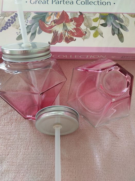 Ємність для напоїв скляна  з кришечкою,трубочкою