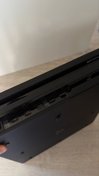 Sony playstation 4 pro e conjunto de 4 jogos