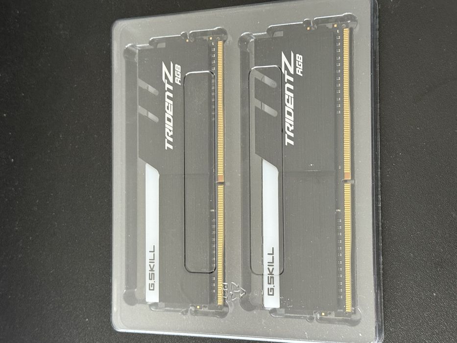 Trident Z G.Skill RGB DDR4-3000 16GB (2x8GB) CL15