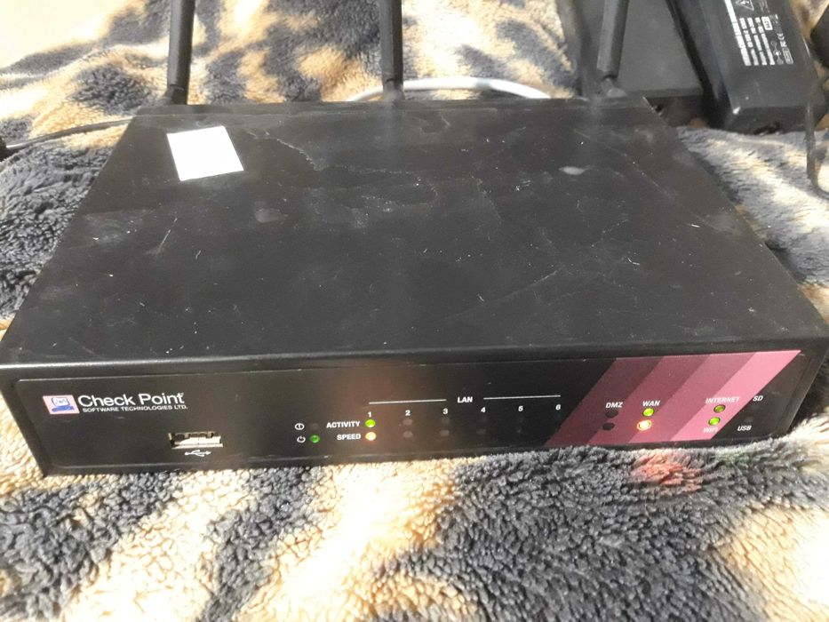 CheckPoint L-71W 1430 2.4 5ГГц гигабитный корпоративный роутер 8 порт