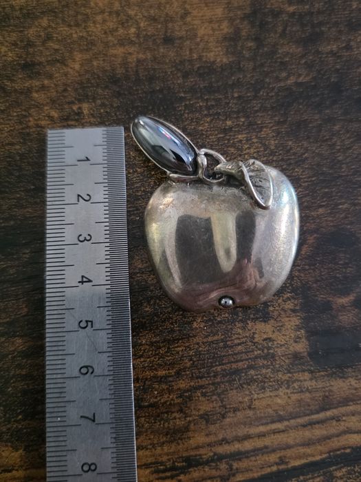 Piękna stara broszka „Jabłuszko” z hematytem – srebro 925, vintage PRL