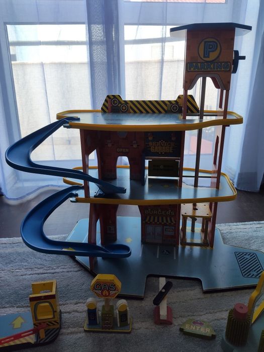 Garagem de brincar em madeira