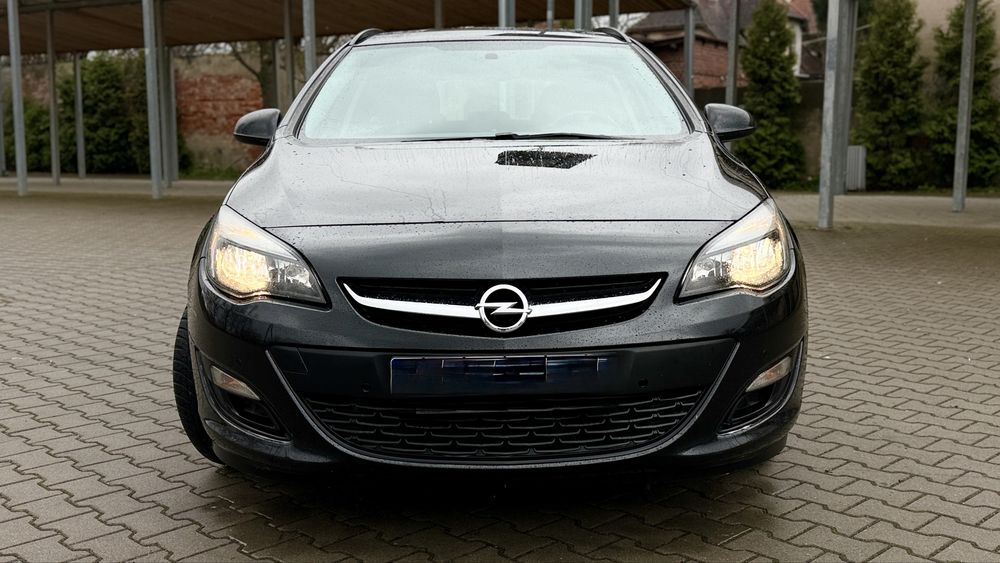 Opel Astra J Sports Tourer 1.6 CDTI 110 KM Webasto  Tempomat   Hak
