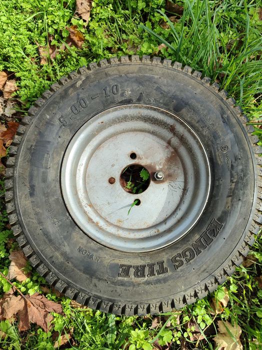 Pneu de reboque novo