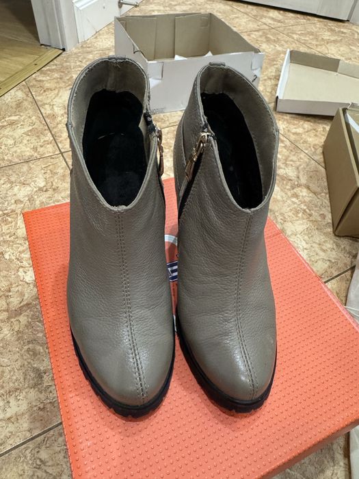 Продам черевики