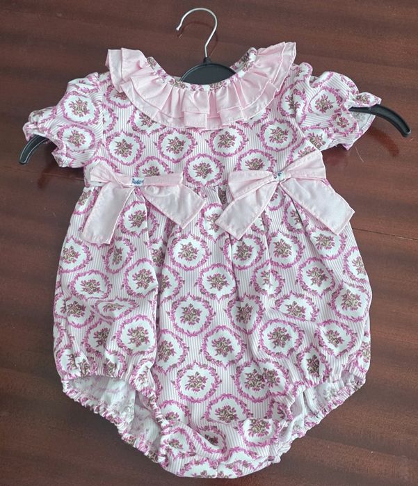 Artigo novo sem etiqueta - Body rosa com laços - 12m
