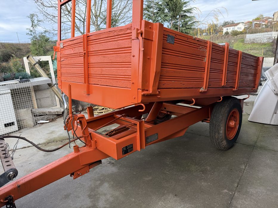 Reboque agricula basculante