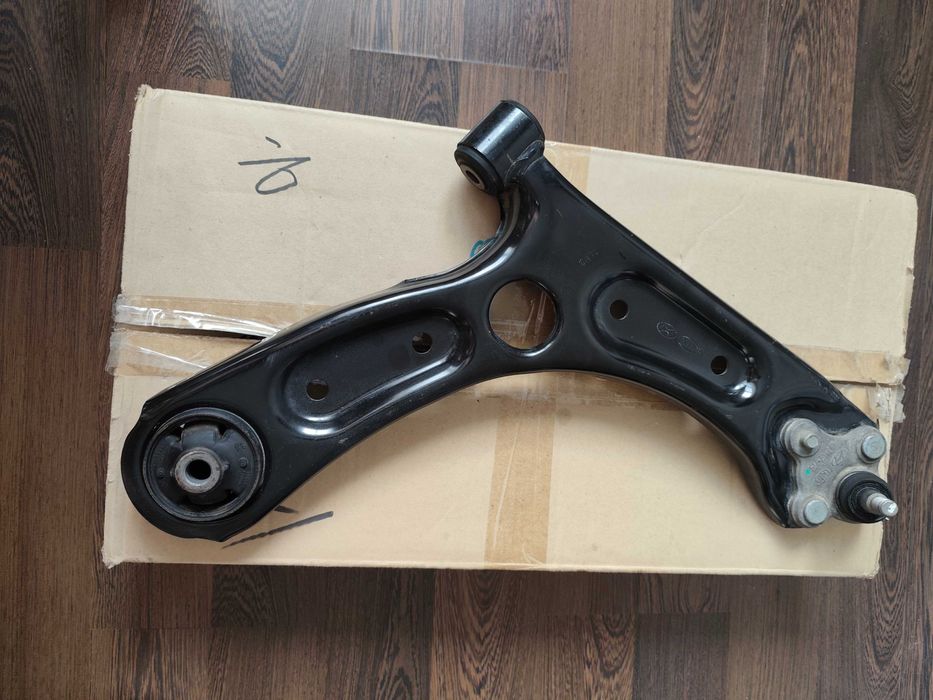 Важіль (ричаг) передній нижній правий Hyundai Elantra AD  16-20 р