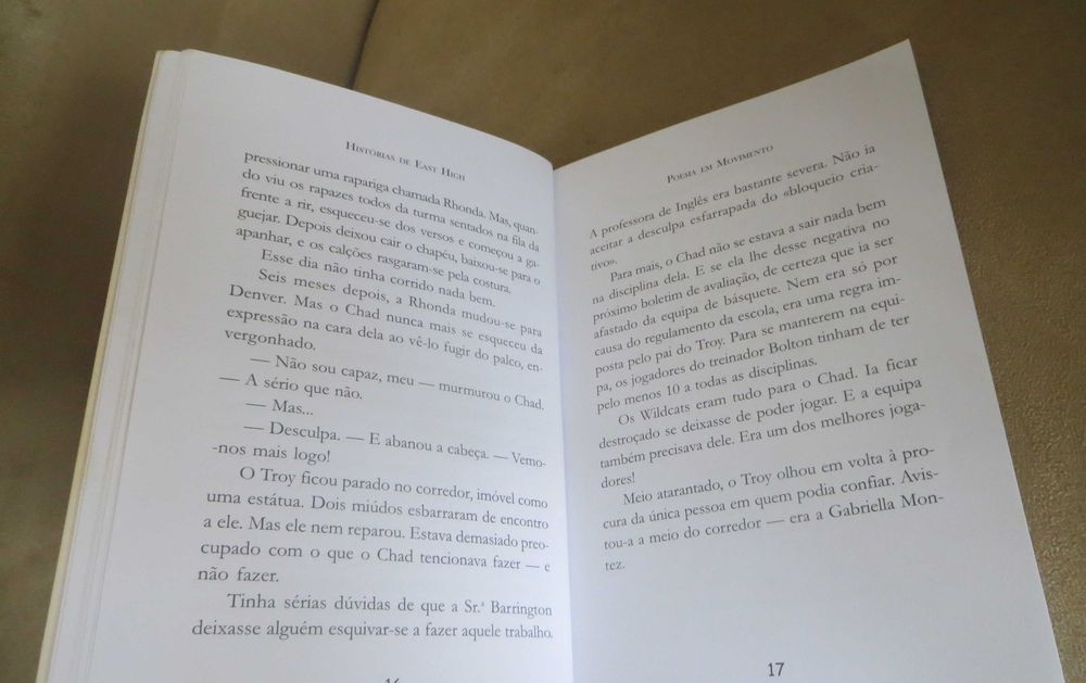 Livro Poesia em Movimento - High School Musical -Coleção Disney