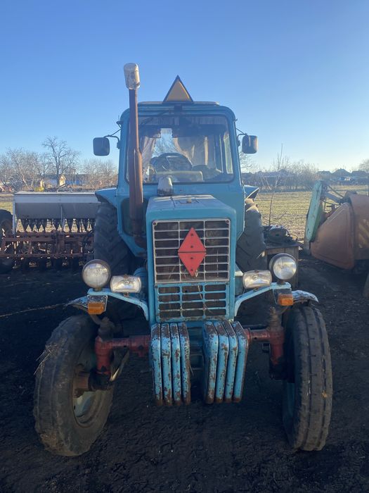 Трактор мтз 80.