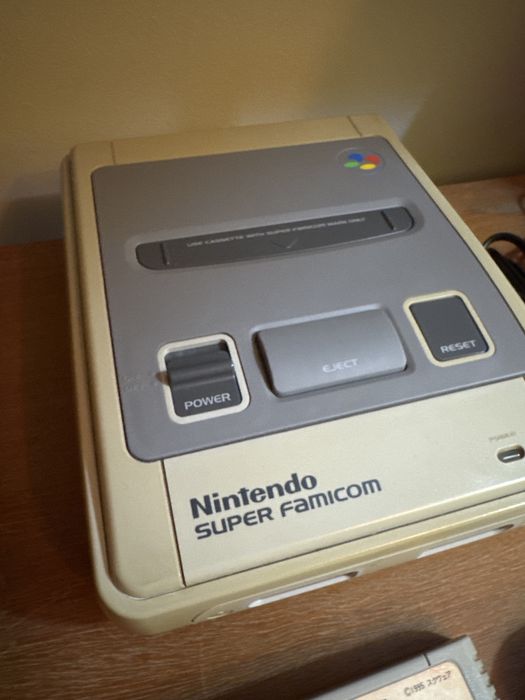 Konsola Nintendo Super Famicom / Super Nintendo SNES z okablowaniem