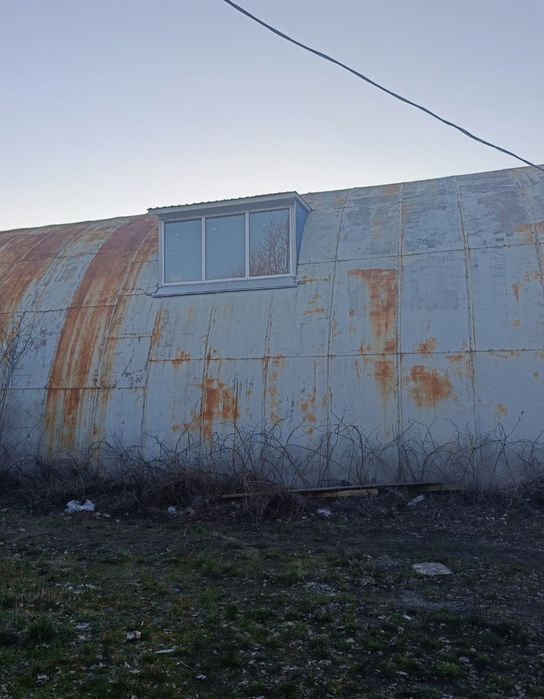 Продам складське приміщення с.Березівка ,500 м, 23 сотки  землі