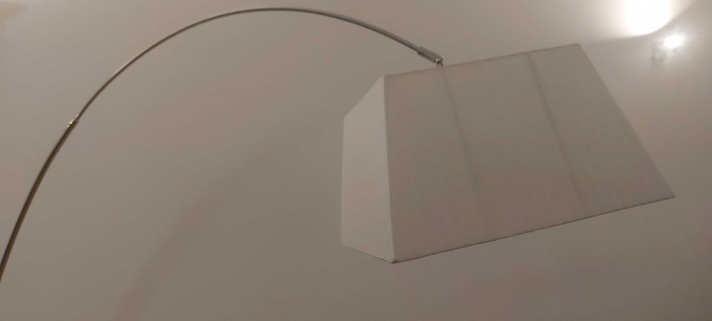 Candeeiro de pé alto