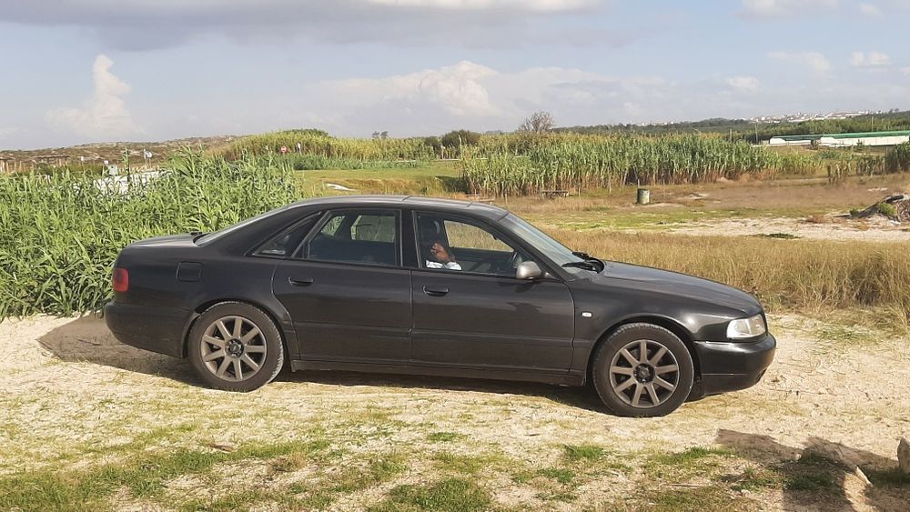 Audi A8  D2  2.5 TDI 180CV foto 2
