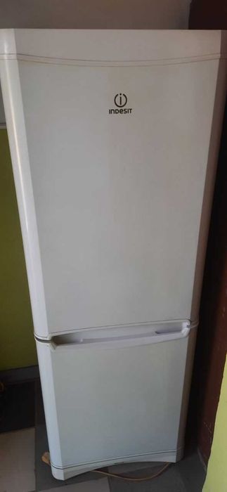 Холодильник Indesit