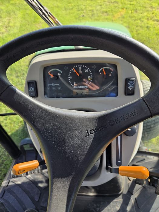 Traktor John Deere 3720 4x4 E-HYDRO