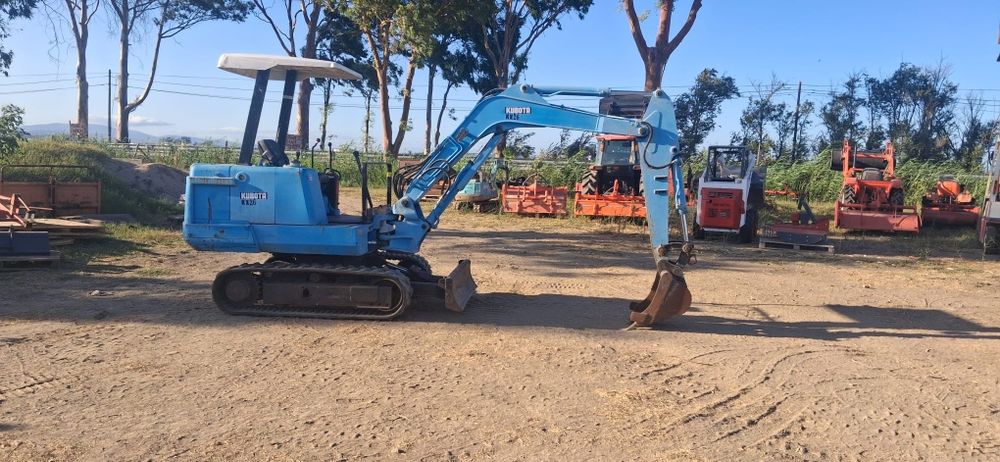 Maquina giratória kubota  k x 26
