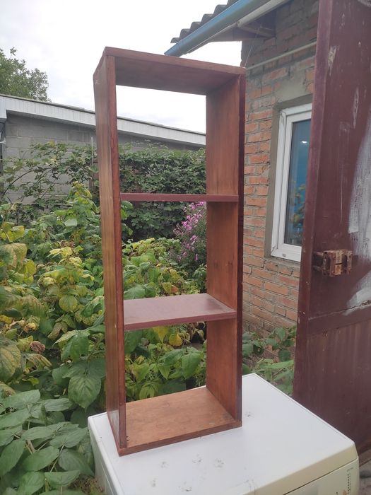 Продам стілажик з полками для учня,студента.легкий і удобний.