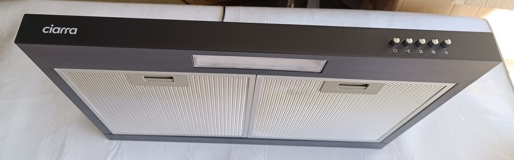 Exaustor Ciarra 60cm Classe A
- Design moderno em preto.
- Filtros metálicos laváveis.
- Il