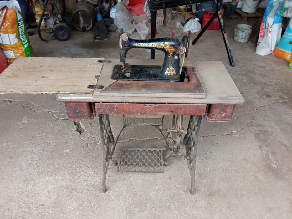 Máquina de costura Singer a pedal