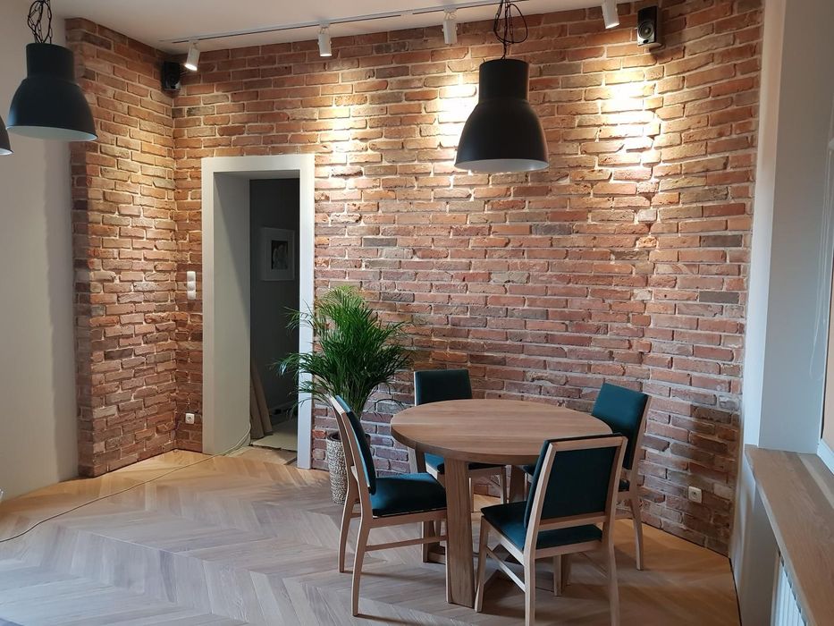 Płytki z cegły. Stara cegła. Cegiełka rozbiórki rozbiórkowa