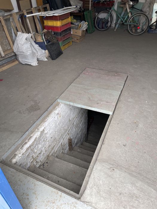 Продам  большой гараж