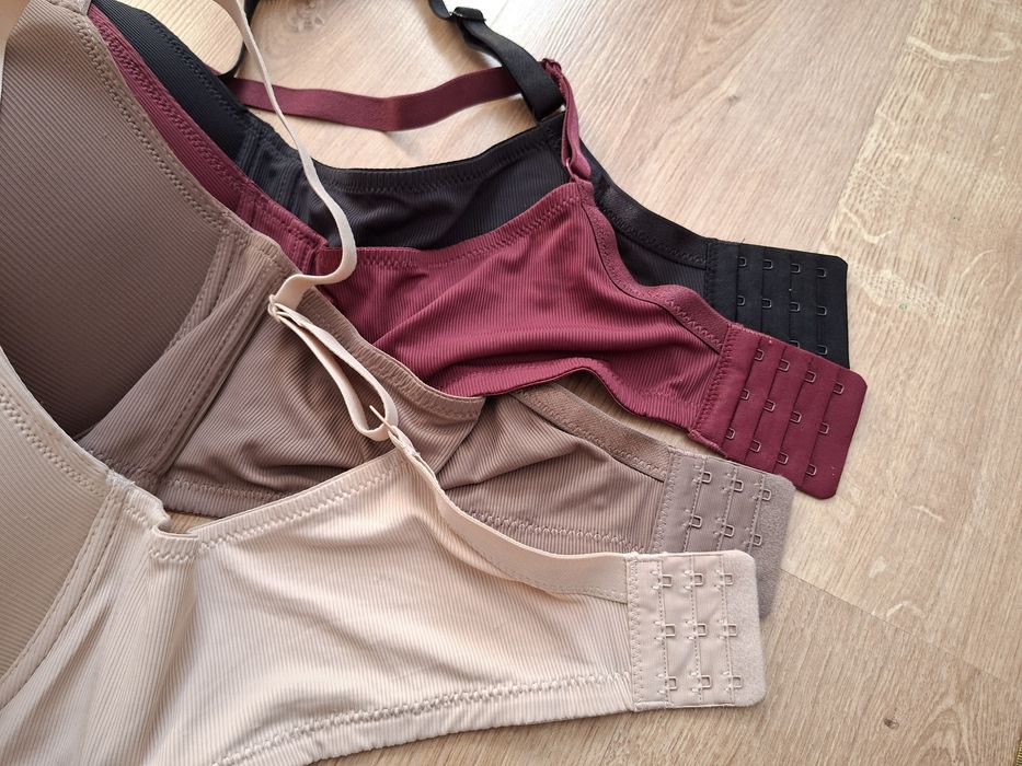 Biustonosz 4 szt  r. 100 D nowe