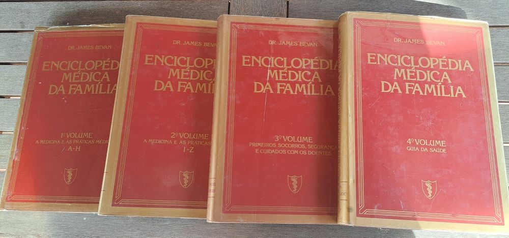 4 livros Enciclopédia Médica da Família