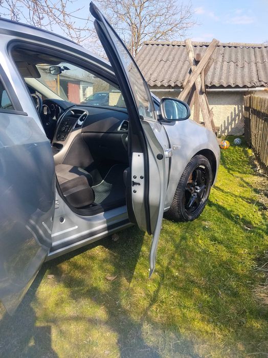 OPEL Astra j універсал