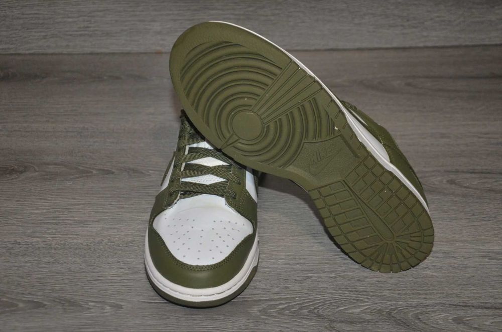 Продам кросівки шкіряні Фірма Nike Dunk Medium Olive  .