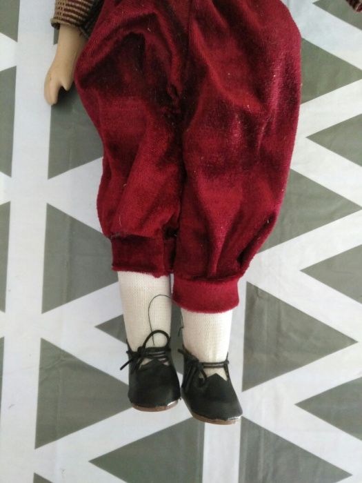 Boneco de porcelana antiga