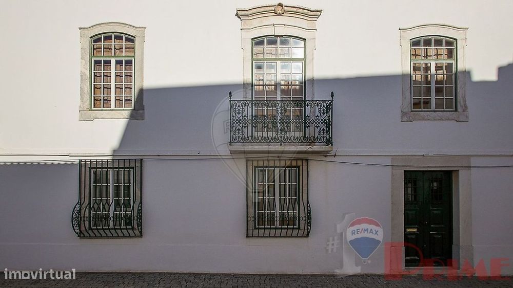 Moradia T8 para venda