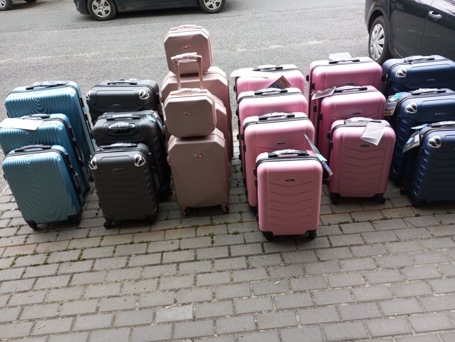 Walizki małe lionerki i wizzarki bezpłatne z Abs