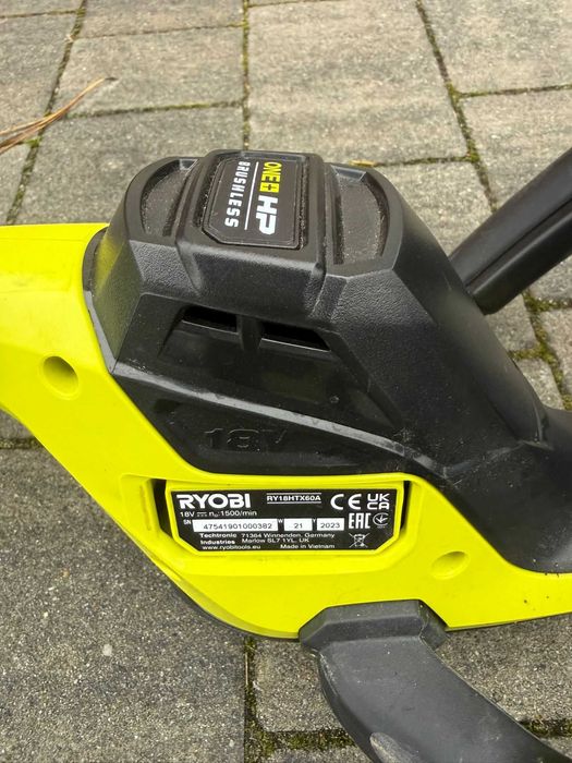 bezszczotkowe  nożyce do żywopłotu Ryobi RY18HTX60A