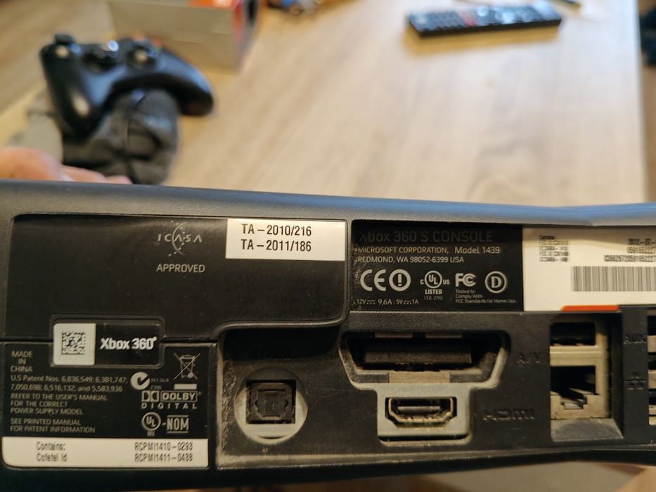 Konsola Xbox 360 dysk 250 GB.